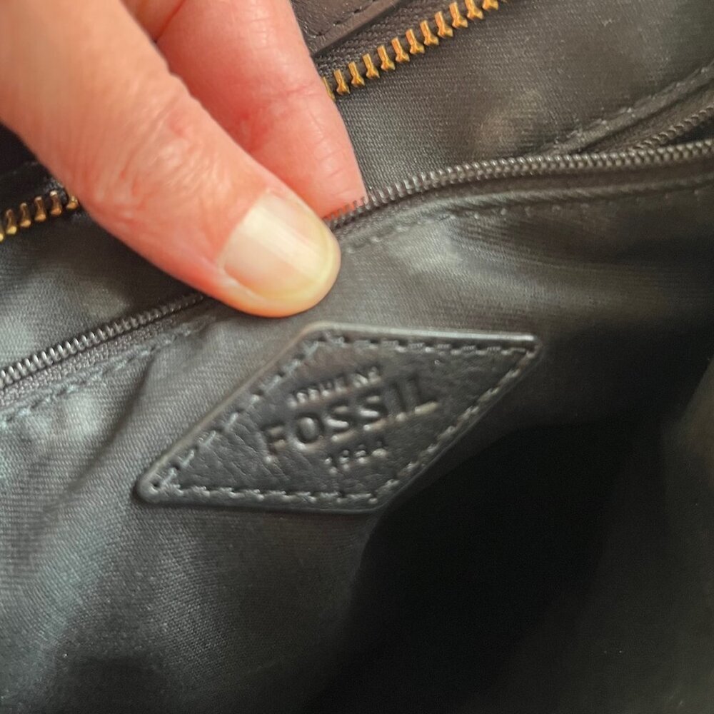 Restored Vintage Fossil Black Leather Crossbody Bag - Picture 6 of 10